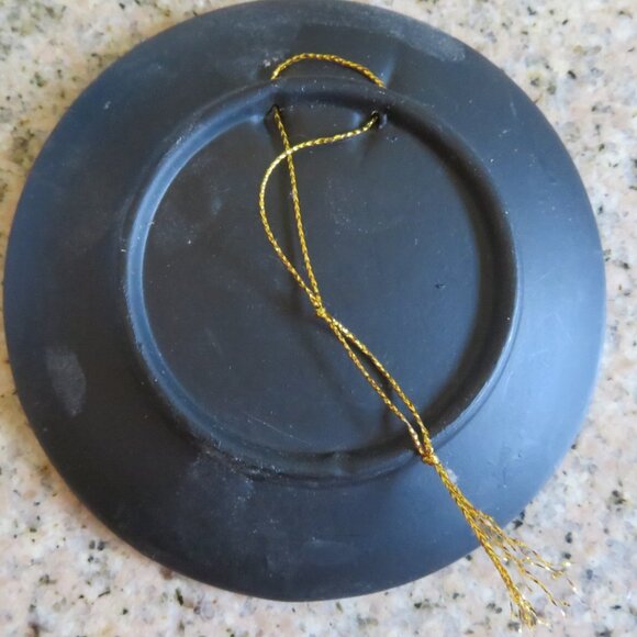 Small Decorative Painted Ceramic Plate with White Kitten (F87) - Picture 4 of 4